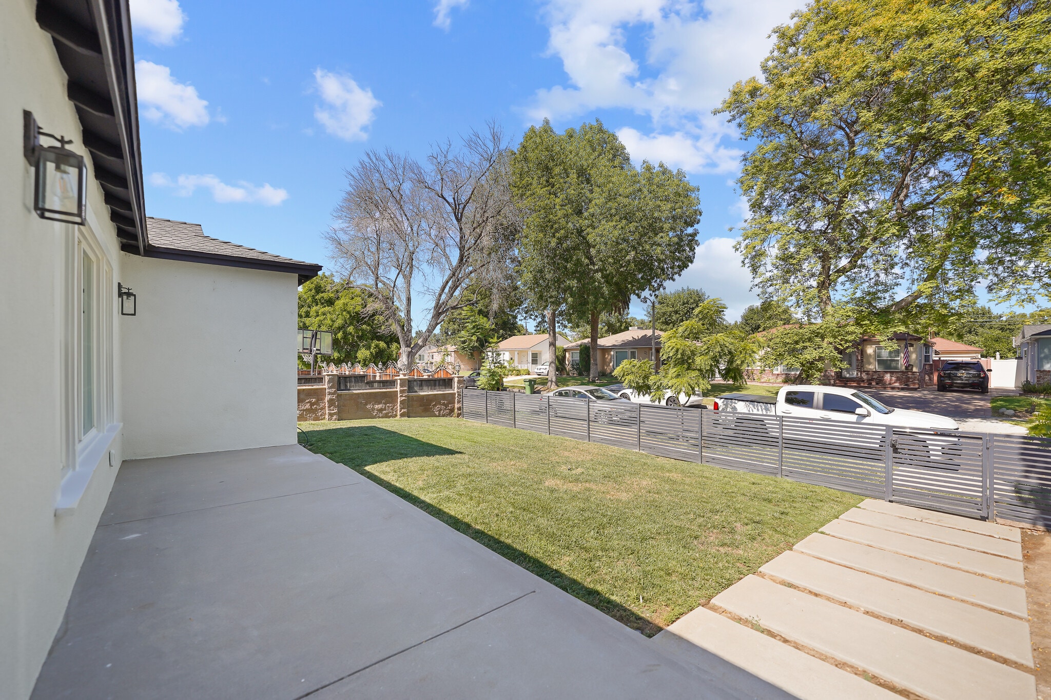 Building Photo - 6501 Hesperia Ave