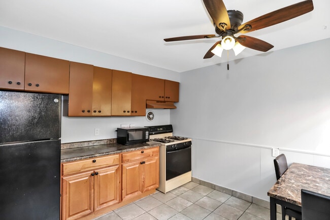 Building Photo - 4843 Elm St