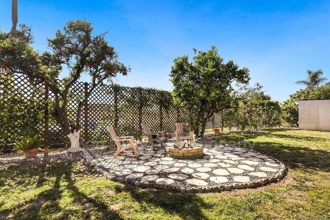 Building Photo - 5442 San Onofre Terrace