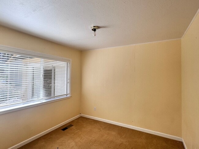 Building Photo - Welcome to this charming 3 bedroom, 2 bathroom house located in  Nevada City