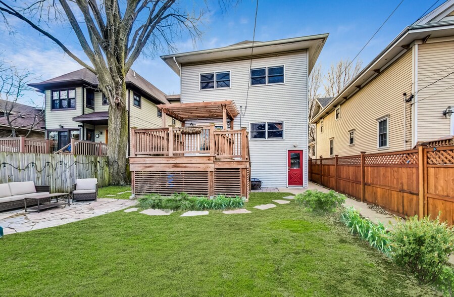 Building Photo - 3747 N Kostner Ave