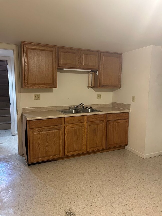 Building Photo - Solid Brick Rancher in Greencastle