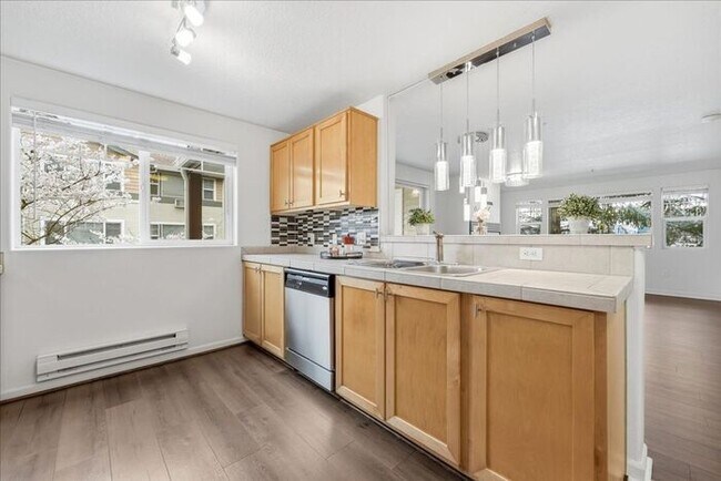 Building Photo - $1,895 • Modern 2BR Condo in Tanasbourne – Garage Included!