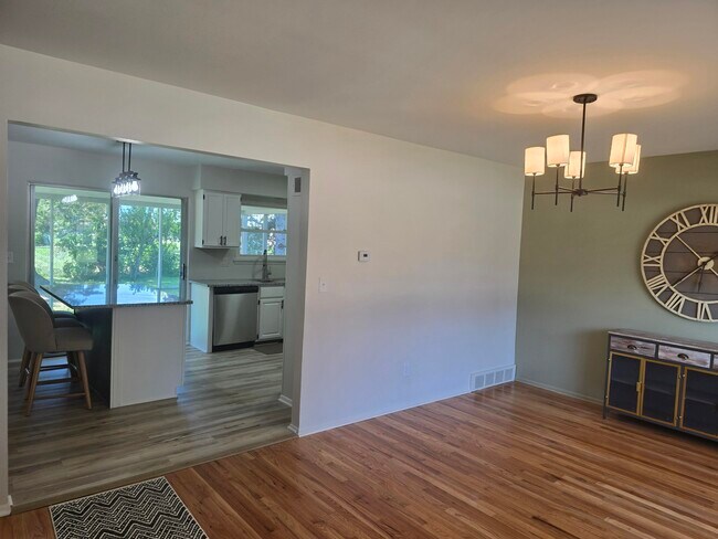 Building Photo - 15353 Huff