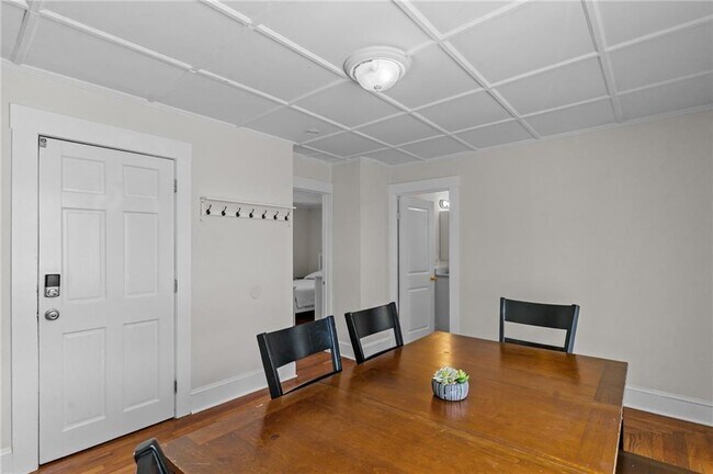 Building Photo - 11 Young St