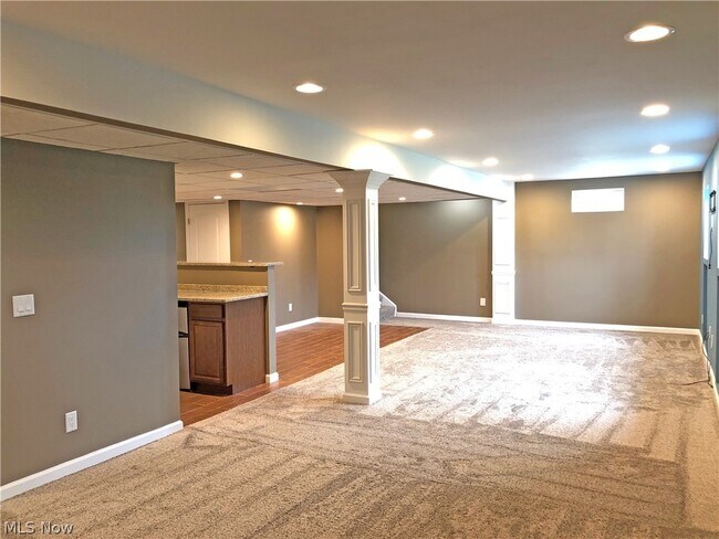 Building Photo - 3696 Kenway Blvd