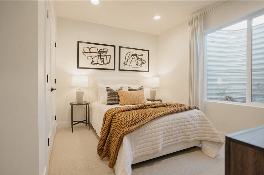 Building Photo - 3561 E 1120 S