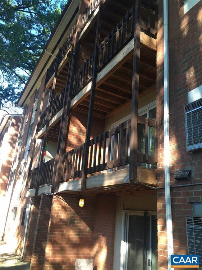 Building Photo - 1215 Wertland St