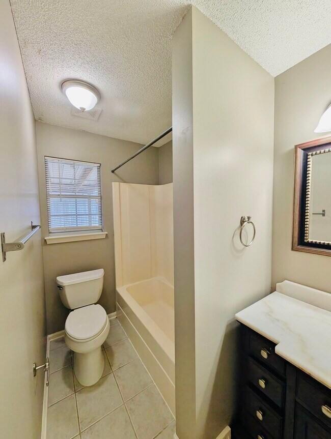 Building Photo - 1470 Estacada Way