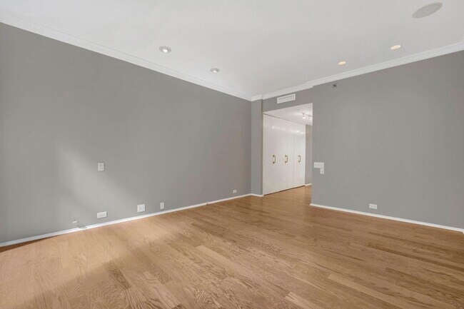 Building Photo - 680 N Lake Shore Dr