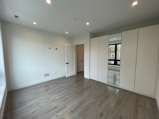 Building Photo - 719 N Elizabeth St