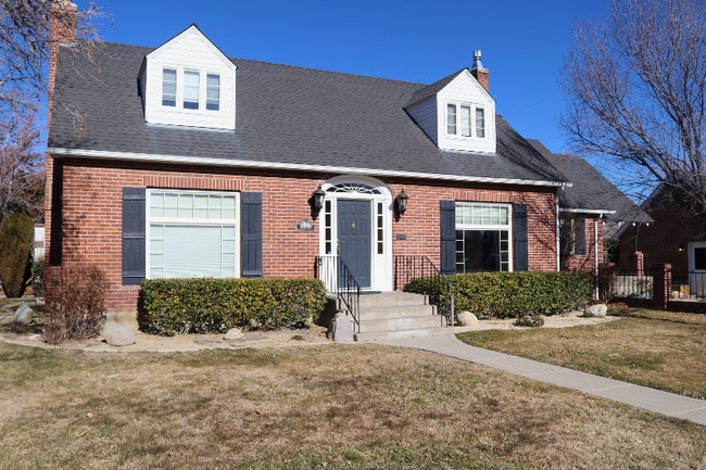 Building Photo - 1190 Manor Dr