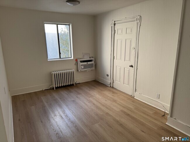 Building Photo - 57 Seaside Ave