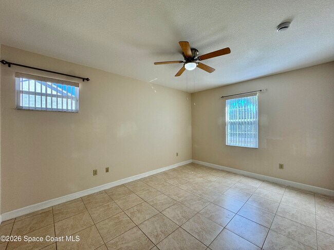 Building Photo - 181 Del Monte St NE