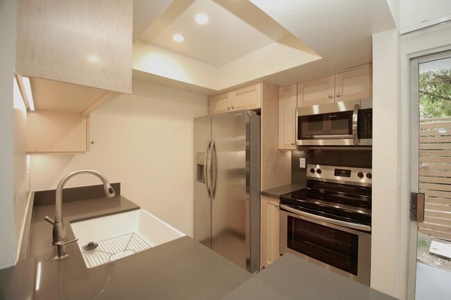 Building Photo - Enclave Apartments