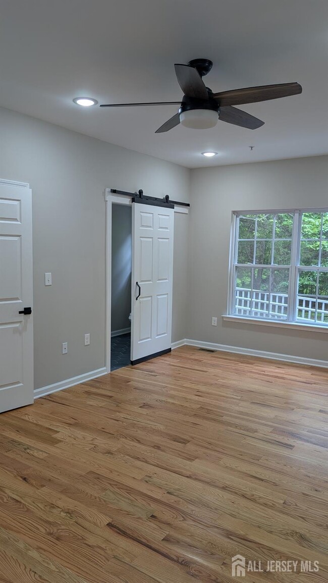 Building Photo - 120 Forest Dr