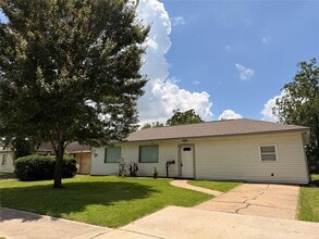 Building Photo - 216 Bearle St