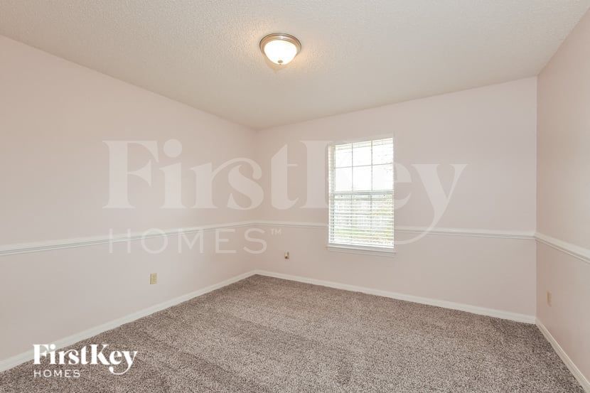 Building Photo - 20 Bickwick Ln