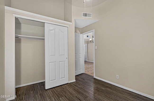 Building Photo - 667 Danube Dr