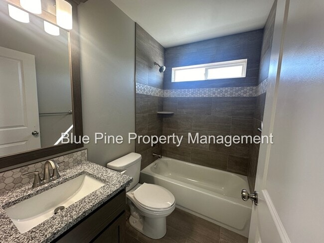 Building Photo - 3881 E Hemlock Ln