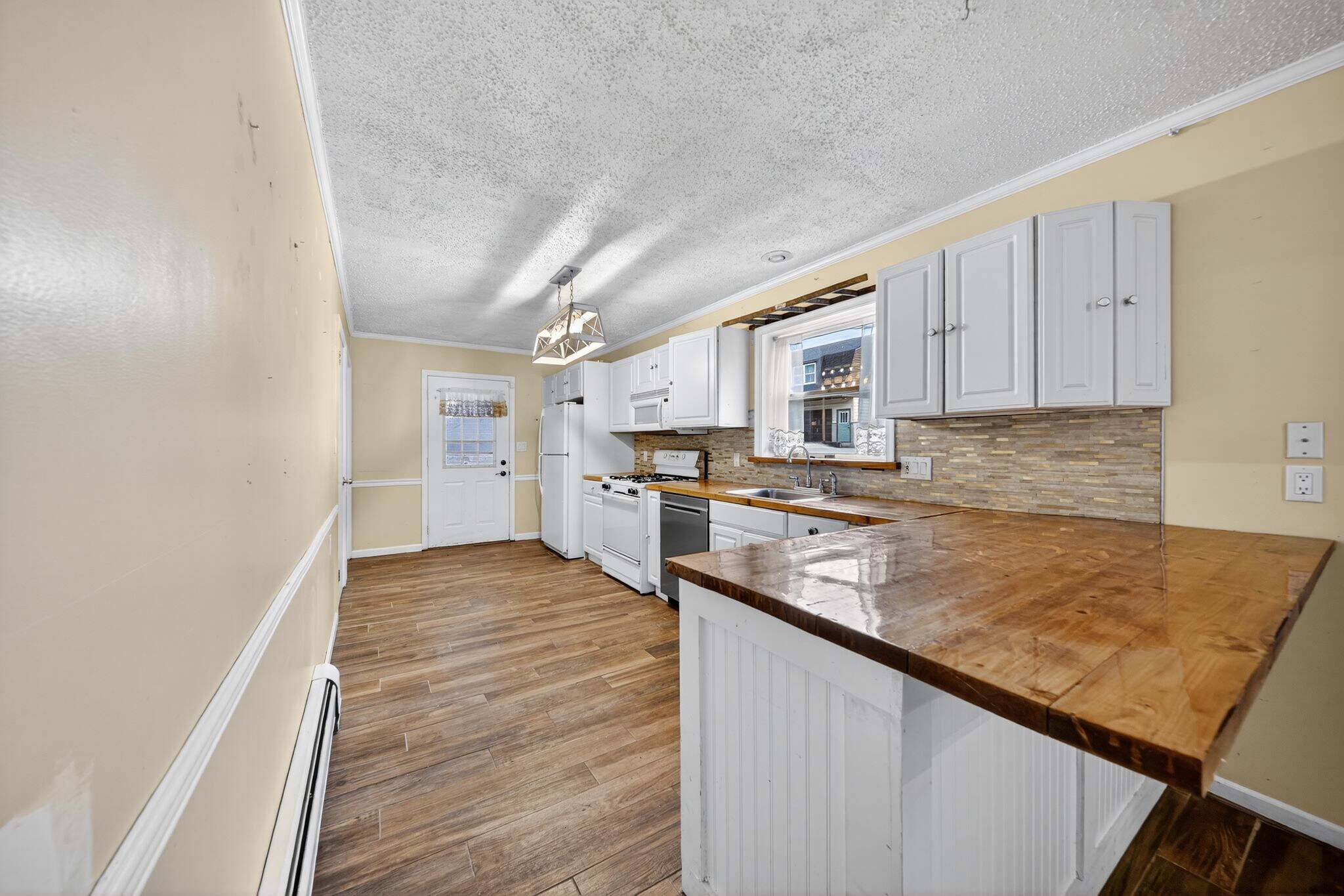 Building Photo - 2035 Delaware St