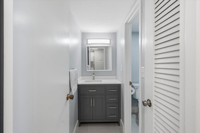 Building Photo - 2899 Collins Ave