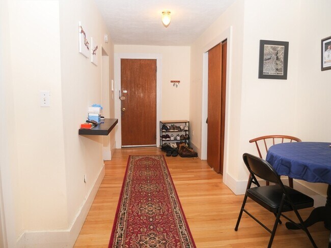 Building Photo - 1382 Beacon St
