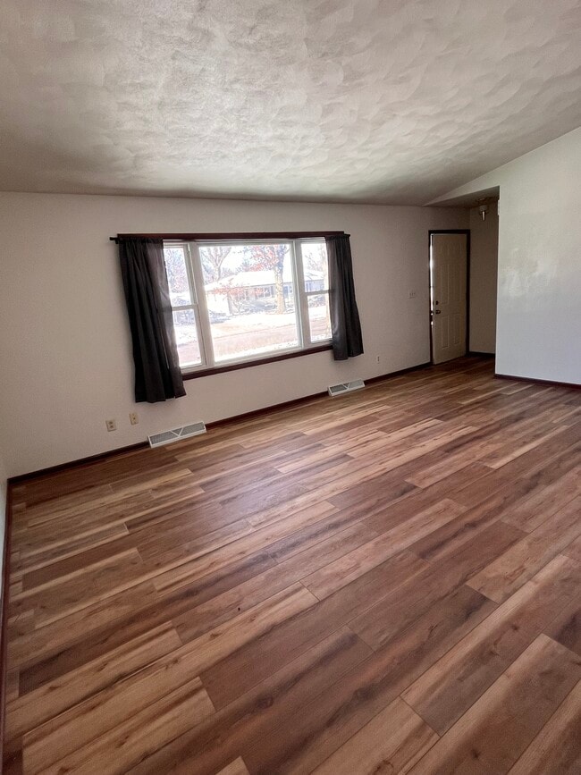 Building Photo - 3621 N Pine St