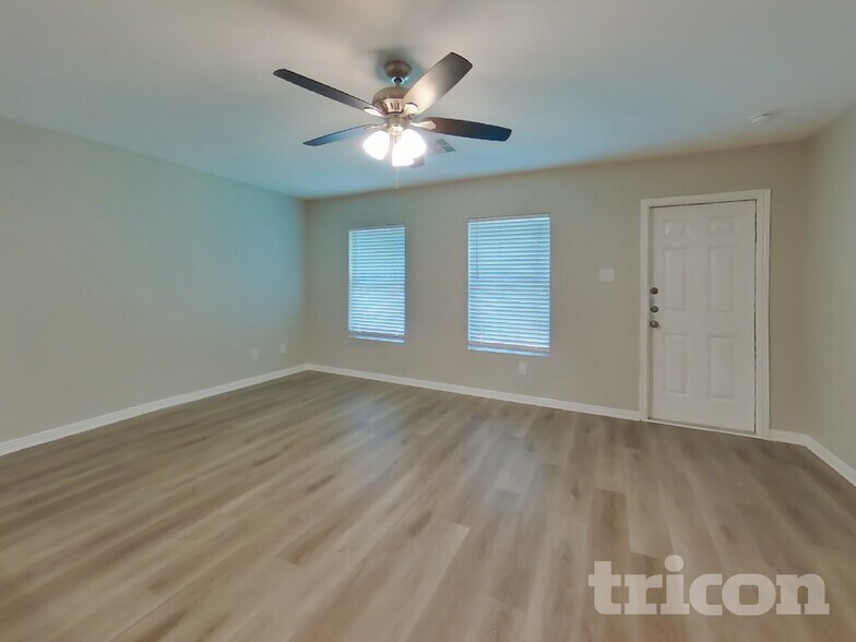 Building Photo - 10050 Cerritos dr