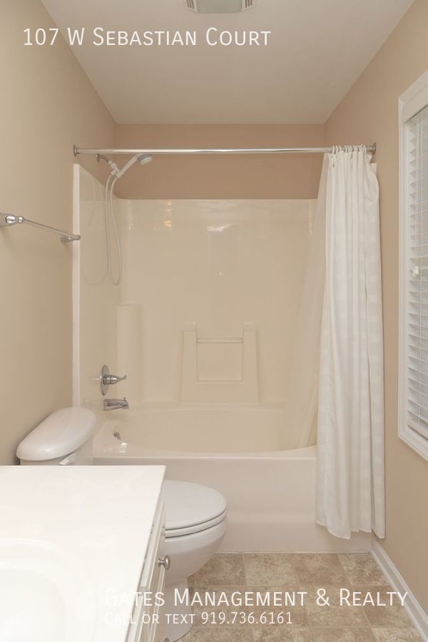 Building Photo - 107 W Sebastian Ct