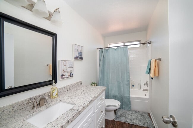 Building Photo - Beautiful home with POOL and spa located n...