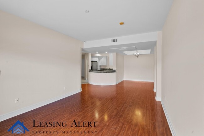 Building Photo - 15206 Burbank Blvd