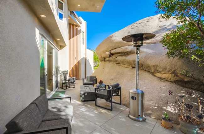 Building Photo - 28548 Meadow Glen Way W