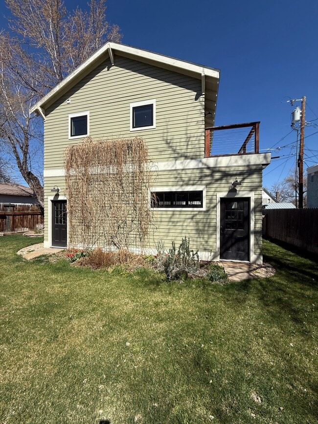 Building Photo - 425 S Yellowstone St