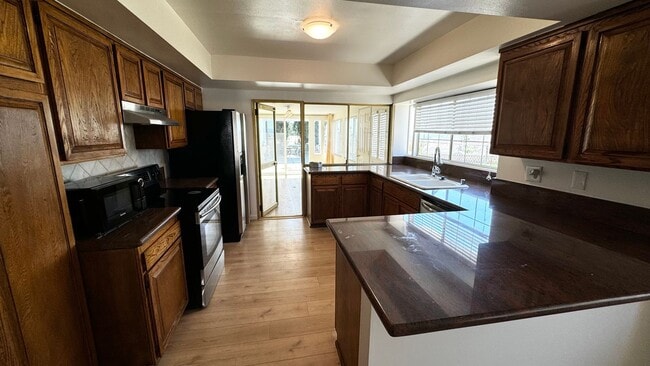 Building Photo - Spacious Home overlooking Daimond Bar hills