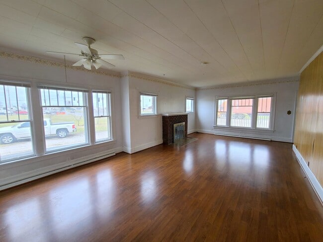 Building Photo - Nice 3-Bedroom, 1-1/2 Bathroom on Goshen's...