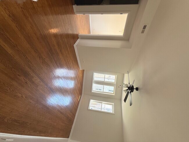 Building Photo - 7628 S Drexel Ave