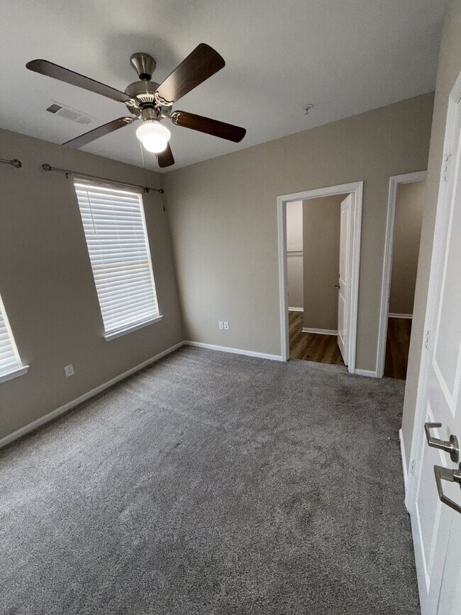 Building Photo - 222 Town Center Dr