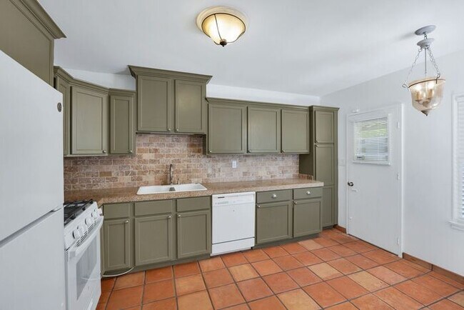 Building Photo - Charming home located in a highly convenient central Phoenix area