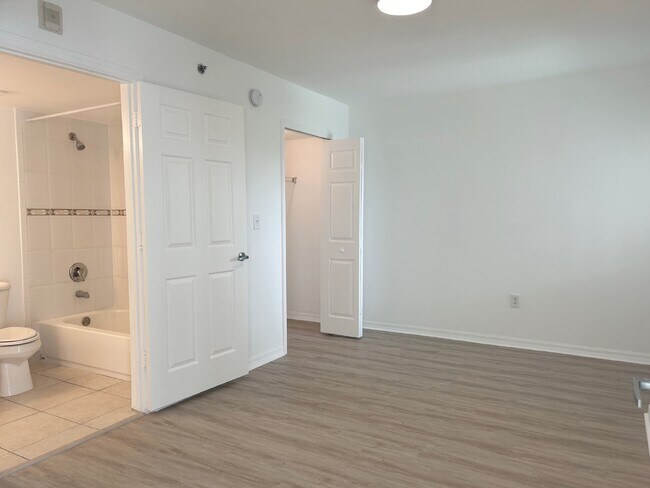 Building Photo - "Modern 2 Bed/2 Bath Condo in Prime Miami ...