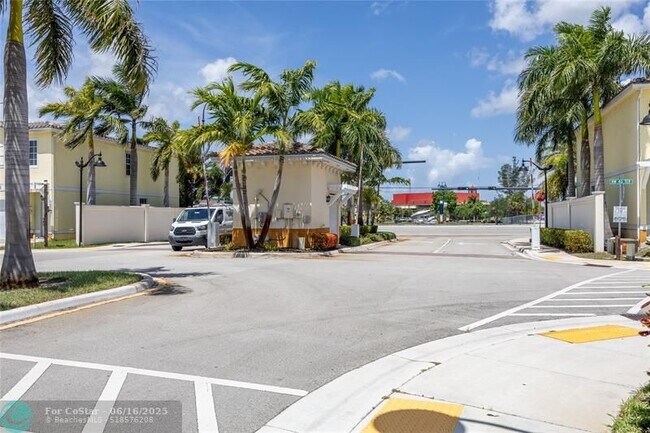 Building Photo - 1109 NW 40th Ter