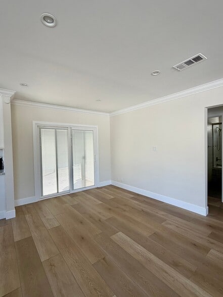 Building Photo - 10622 McVine Ave