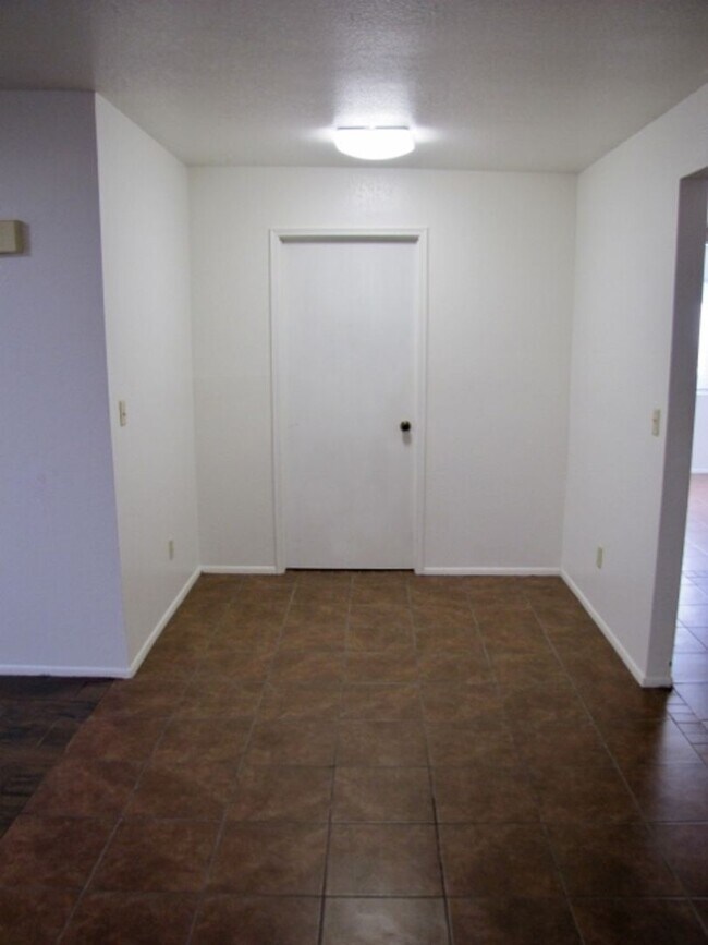 Building Photo - 1191 Paseo San Luis