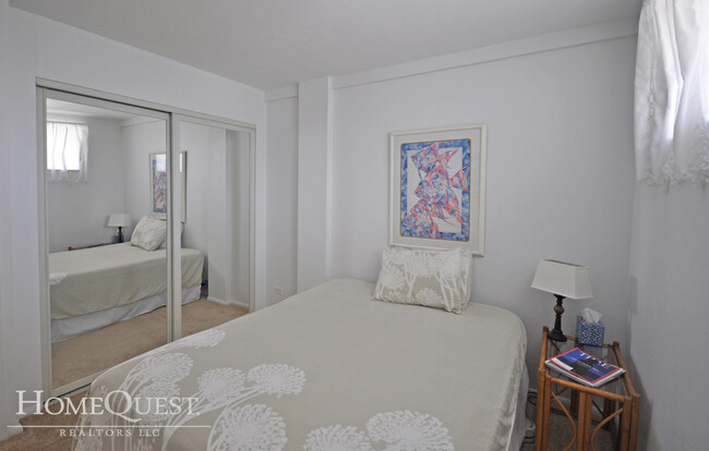 Building Photo - Fully Furnished Meridian East 2BR / 1.5BA ...