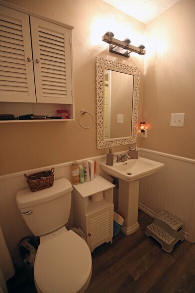 Guest bath - 704 Tom Temple Dr