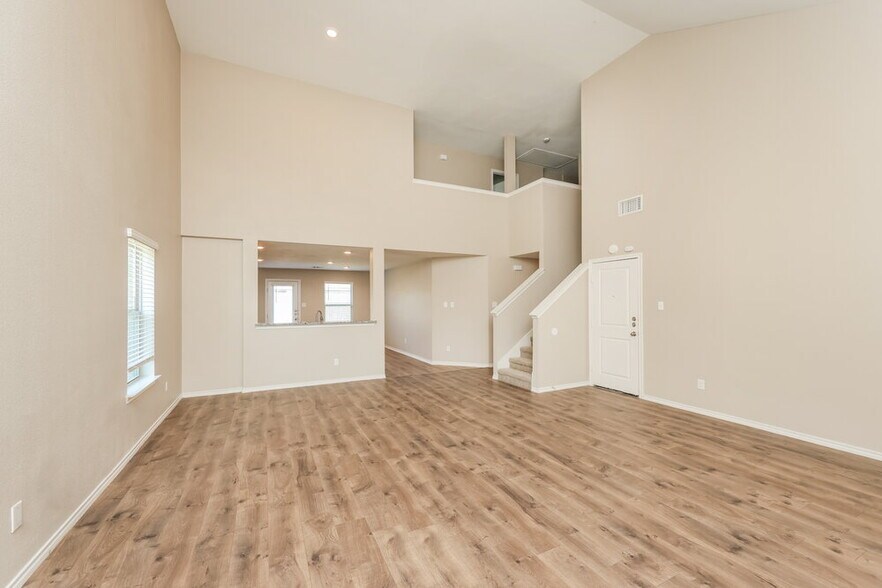 Building Photo - 2609 Hutchins Dr