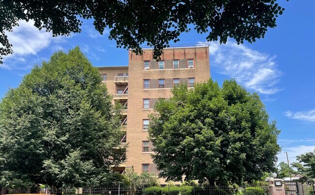 Building Photo - 230 Farmington Ave