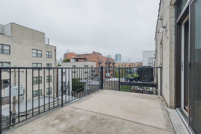 Building Photo - 1527 N Hudson Ave