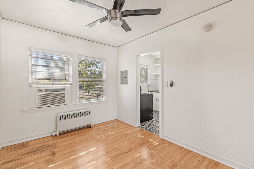 Building Photo - 1520 E 17th St