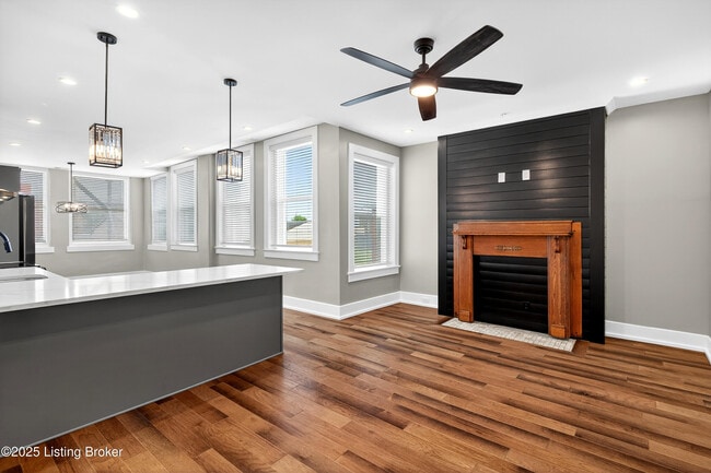 Primary Photo - 1529 W Market St